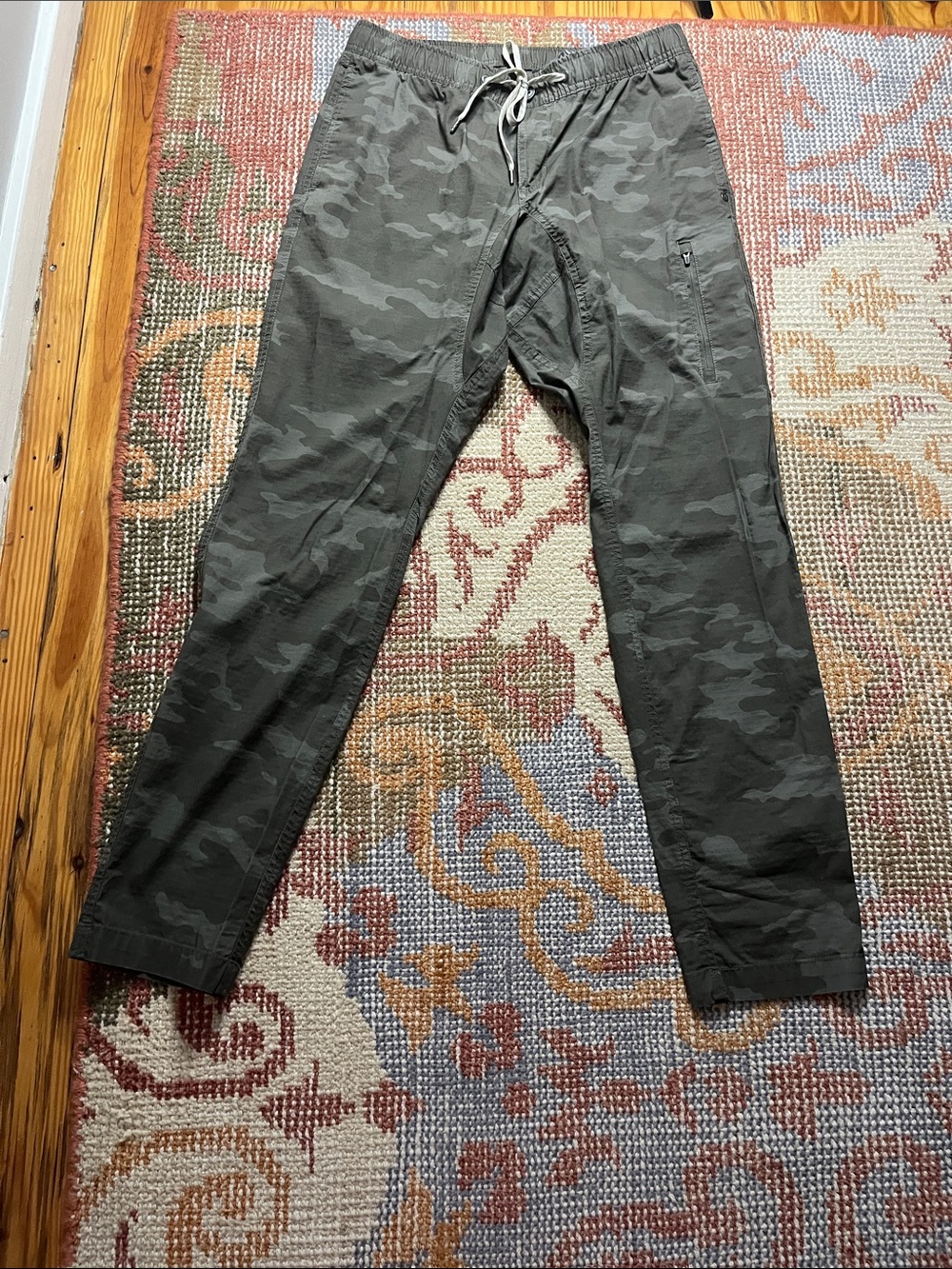 Vuori Ripstop Camo Pants Men’s Size Medium EUC